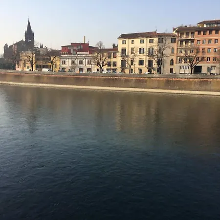 Windows On The River شقة